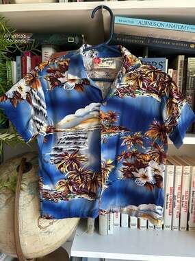Hilo Hattie The Hawaiian Original Blue Tropical Beach Scene Aloha Shirt